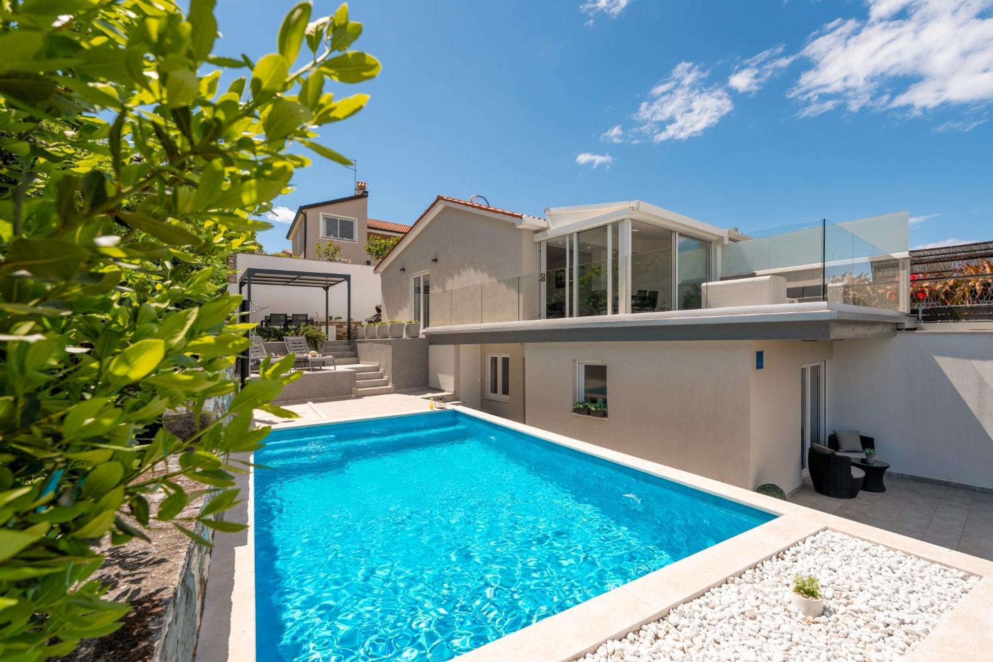 Aurora Villa